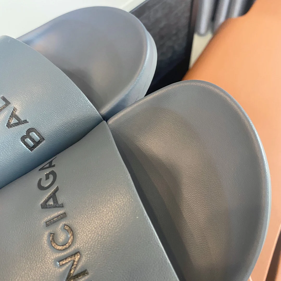 Balenciaga - Серые тапочки