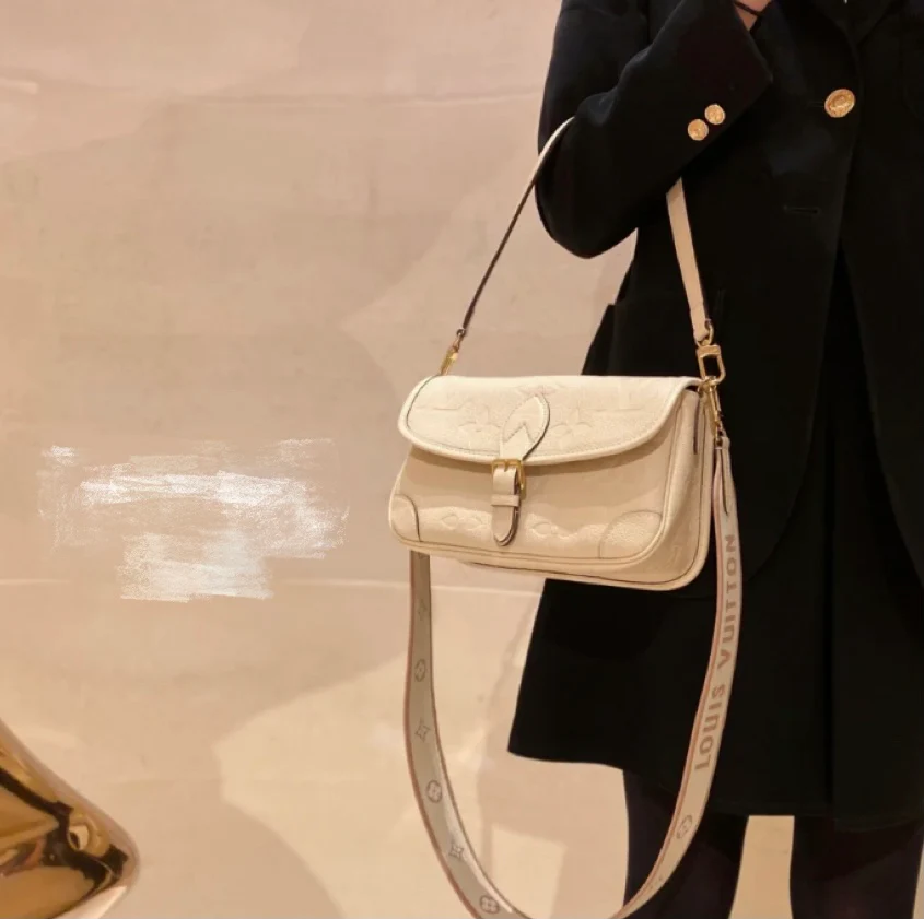 m46388-LV-diane Сумка-багет (наплечная/кроссбоди) - белая