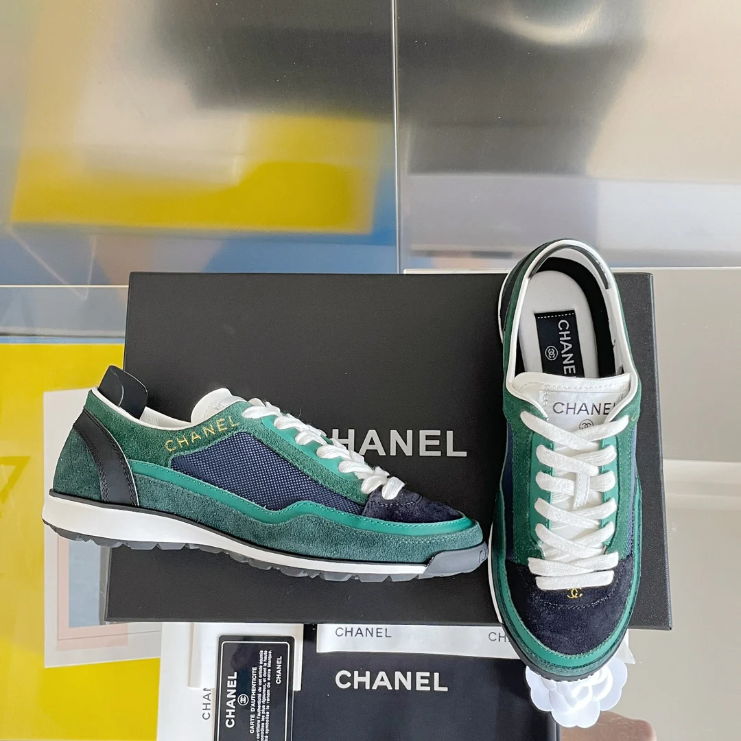Новинка 2023 года от Chanel - Повседневные кроссовки с цветовыми блоками - Зеленые