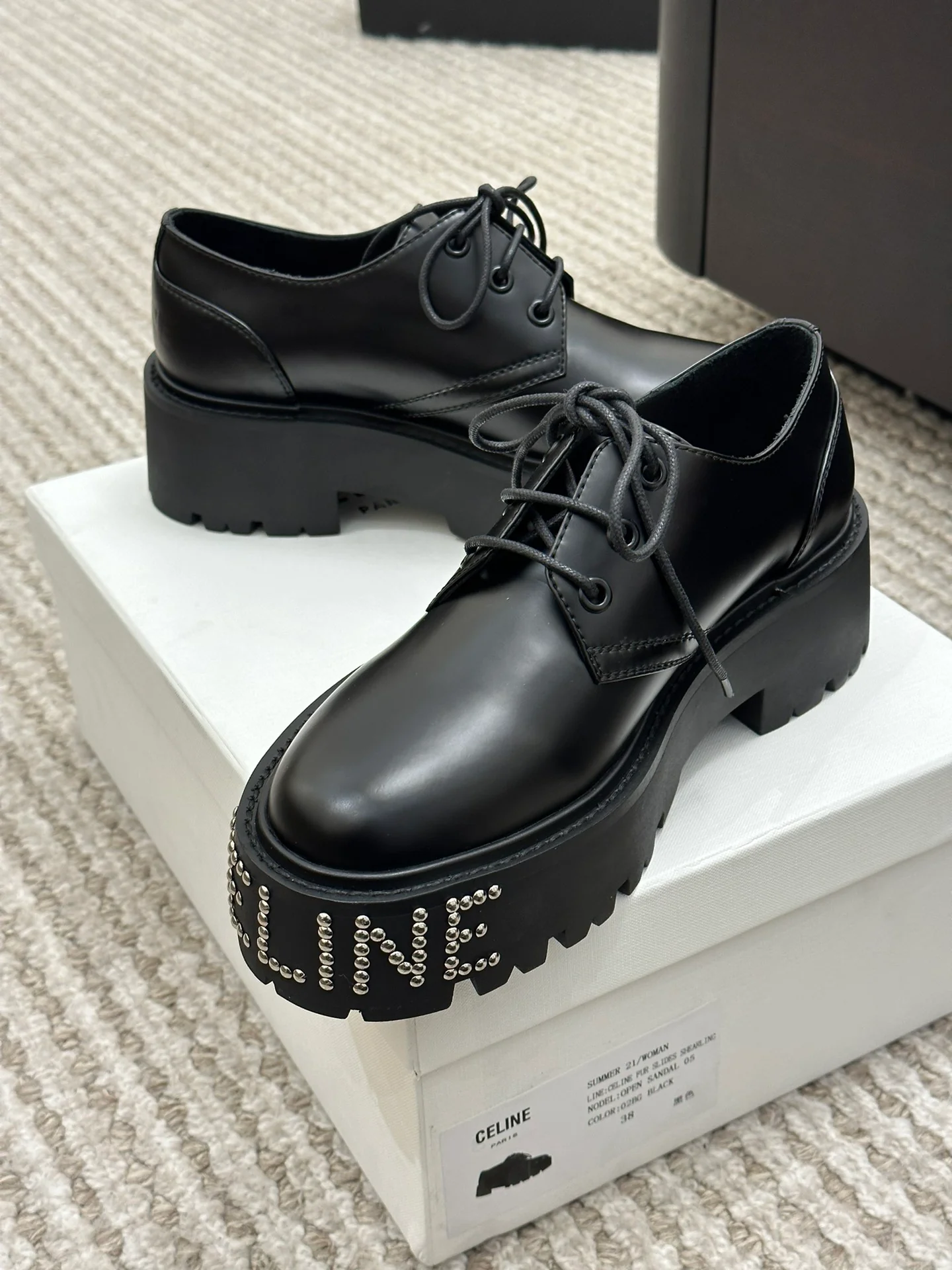 Новинка сезона весна/лето 2023 от Celine - Лоферы на платформе - Матовый черный