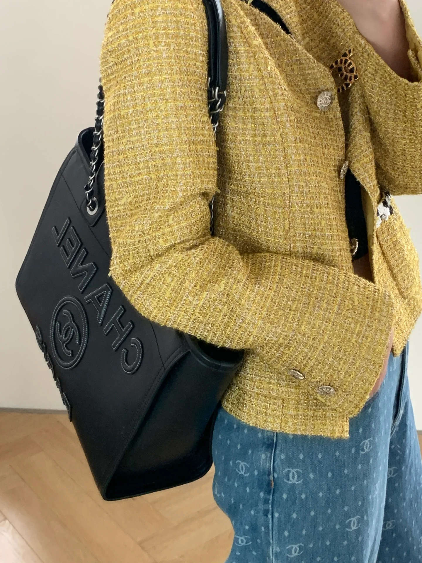 Пляжная сумка Chanel 24a из натуральной кожи, маленькая, черная.