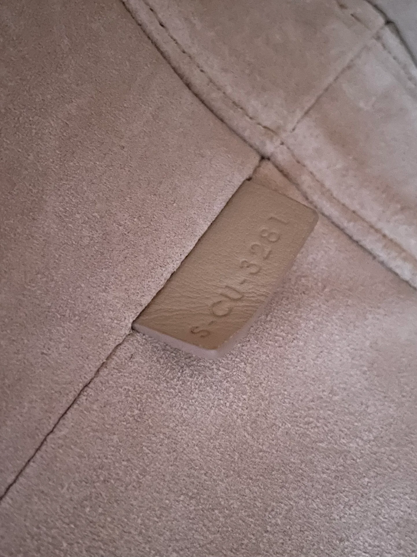 Маленькая белая кожаная сумка-ведро Celine Cuir Triomphe