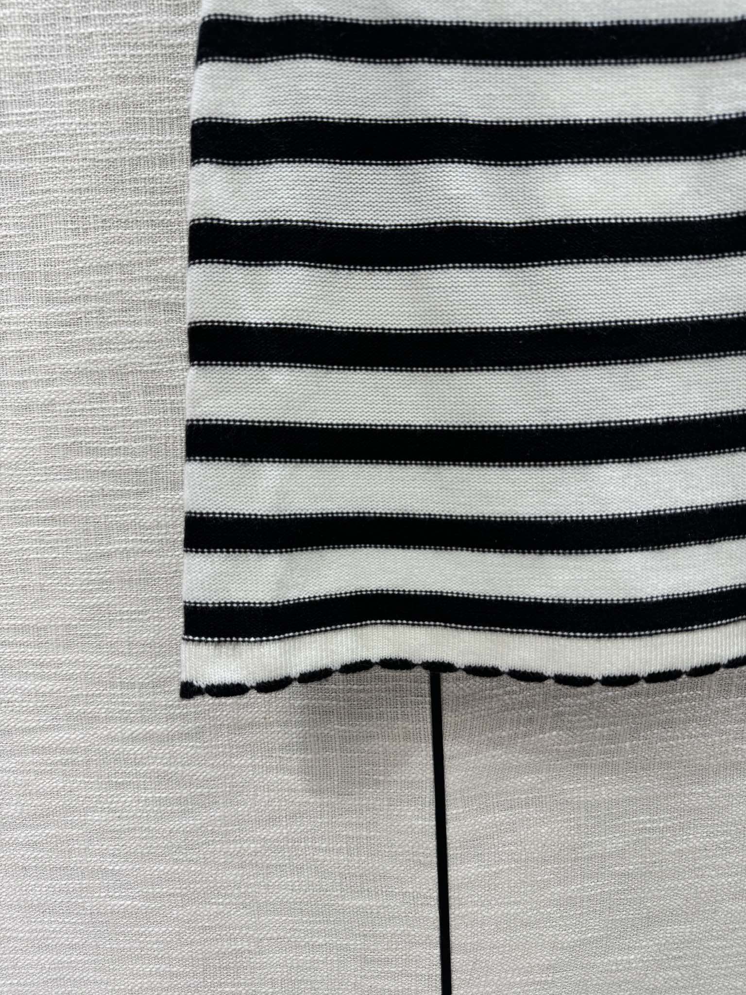 Вязаная юбка миди Celine 2404 с кружевной отделкой и полосатым рисунком в стиле колор-блок.