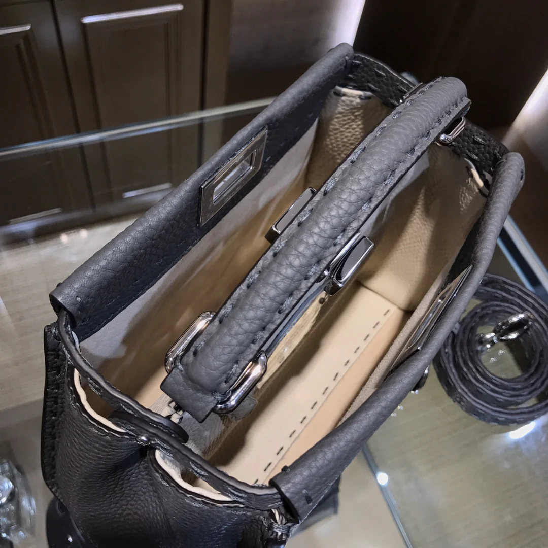 Серая мини-сумка Fendi Peekaboo Selleria