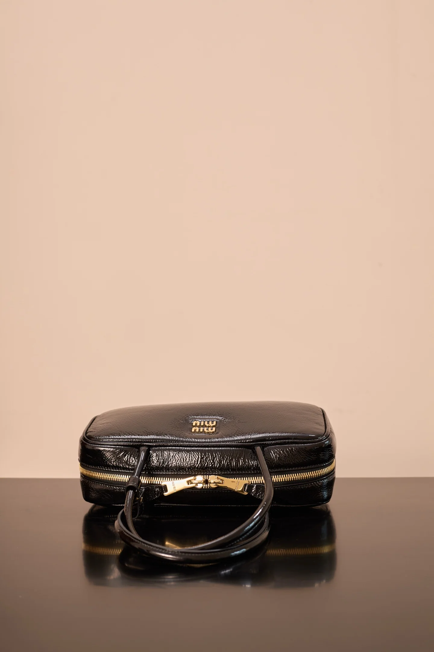 Miu Miu - 5bb173m1050 - Сумочка - Маленькая - Лакированная кожа, черная