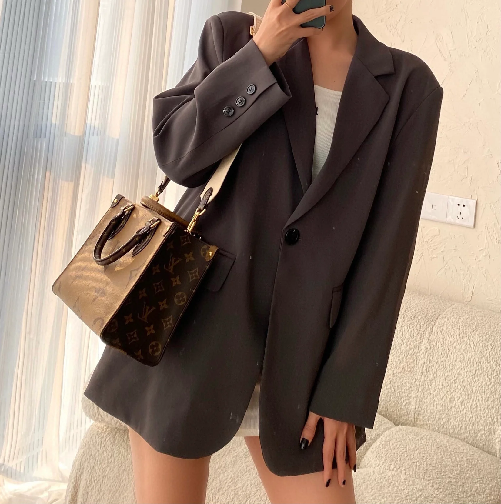 m46373-LV-ontheon-bb