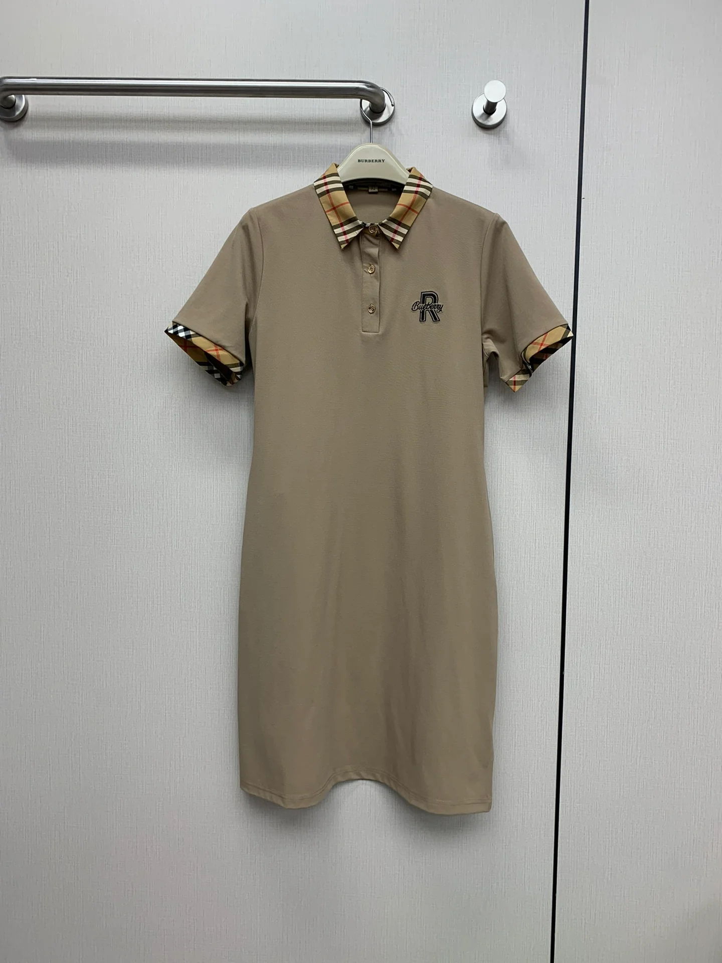 Burberry 2403 - Новое классическое платье в клетку с лоскутным узором для ранней весны - Коричневое