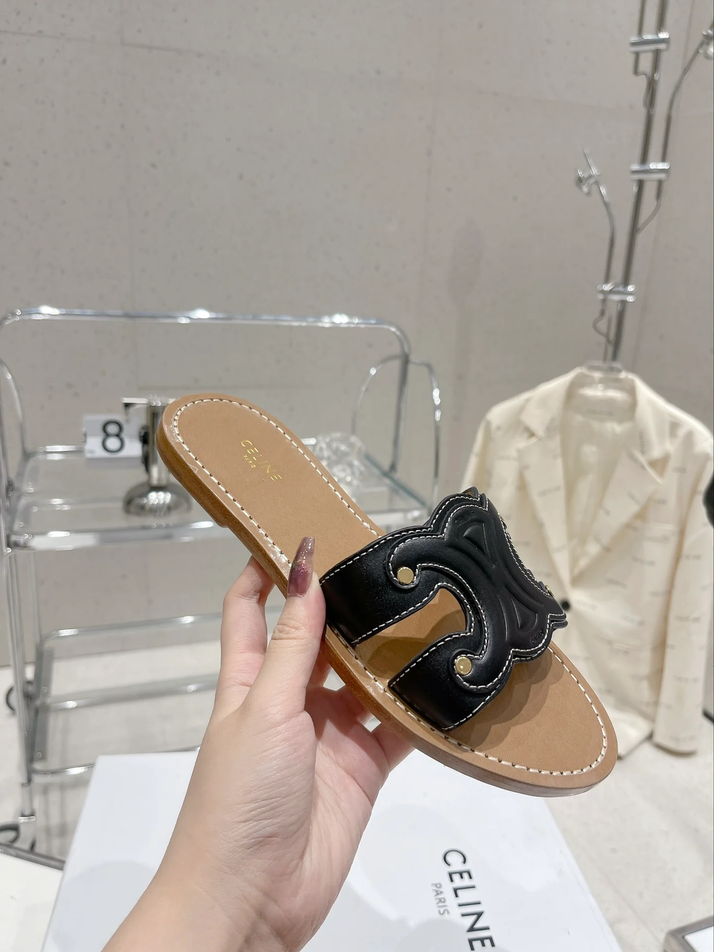 Новинка сезона весна/лето 2023 от Celine - Ретро-тапочки Arc de Triomphe - Черные