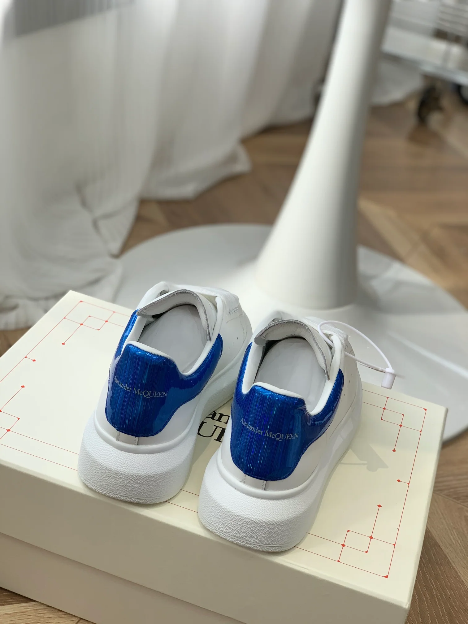 McQueen - Улучшенные классические белые кроссовки - Синие