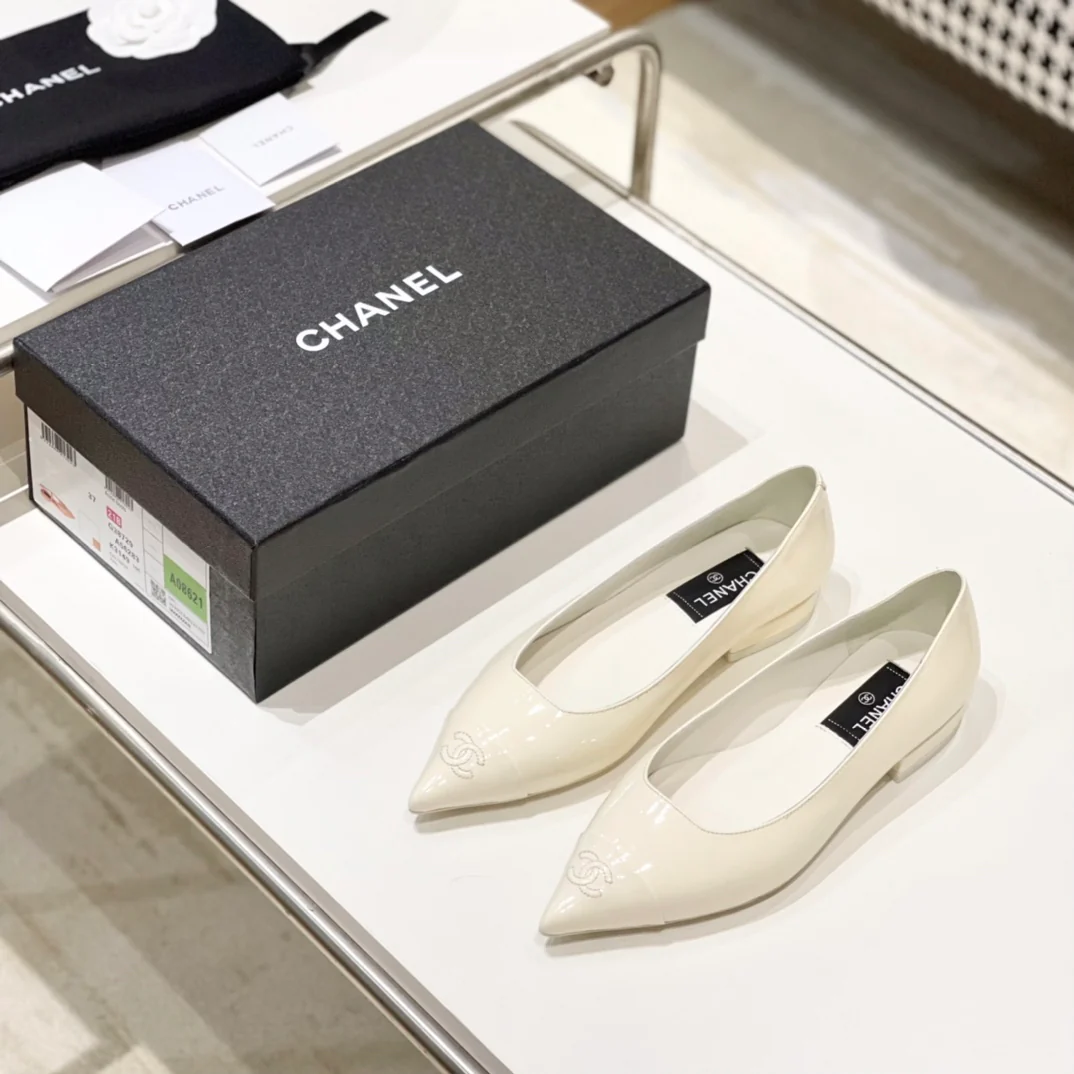 Туфли-балетки Chanel с острым носком - 4