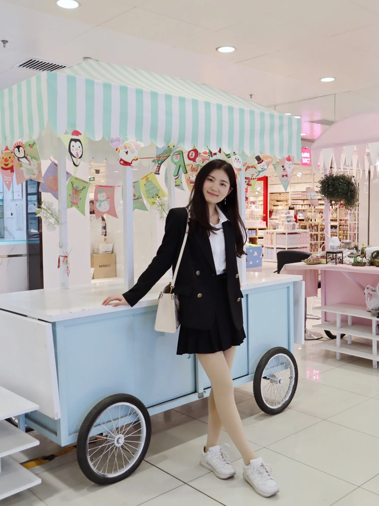 m45495-LV-onthego-mm-Сумка через плечо-белая