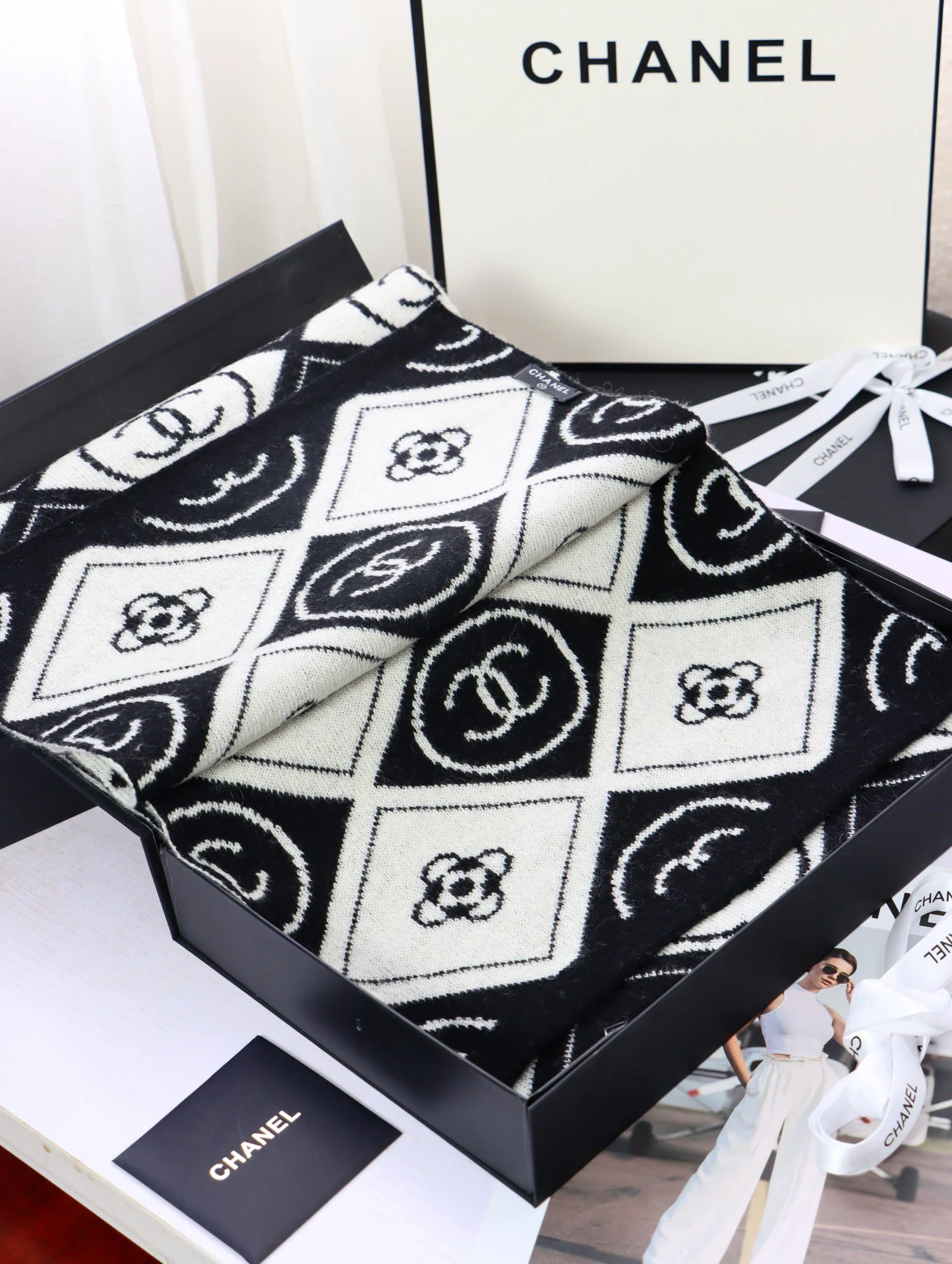 Chanel - Плетеный шарф с кисточками - 35 см - 180 см