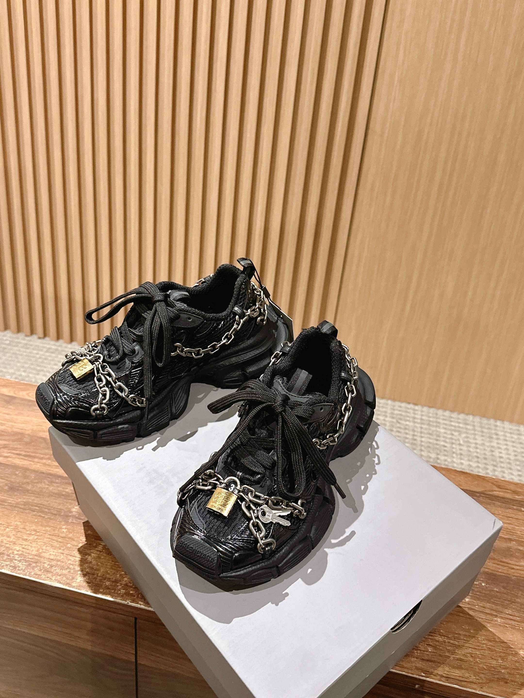 Массивные кроссовки Balenciaga — парный стиль — черные