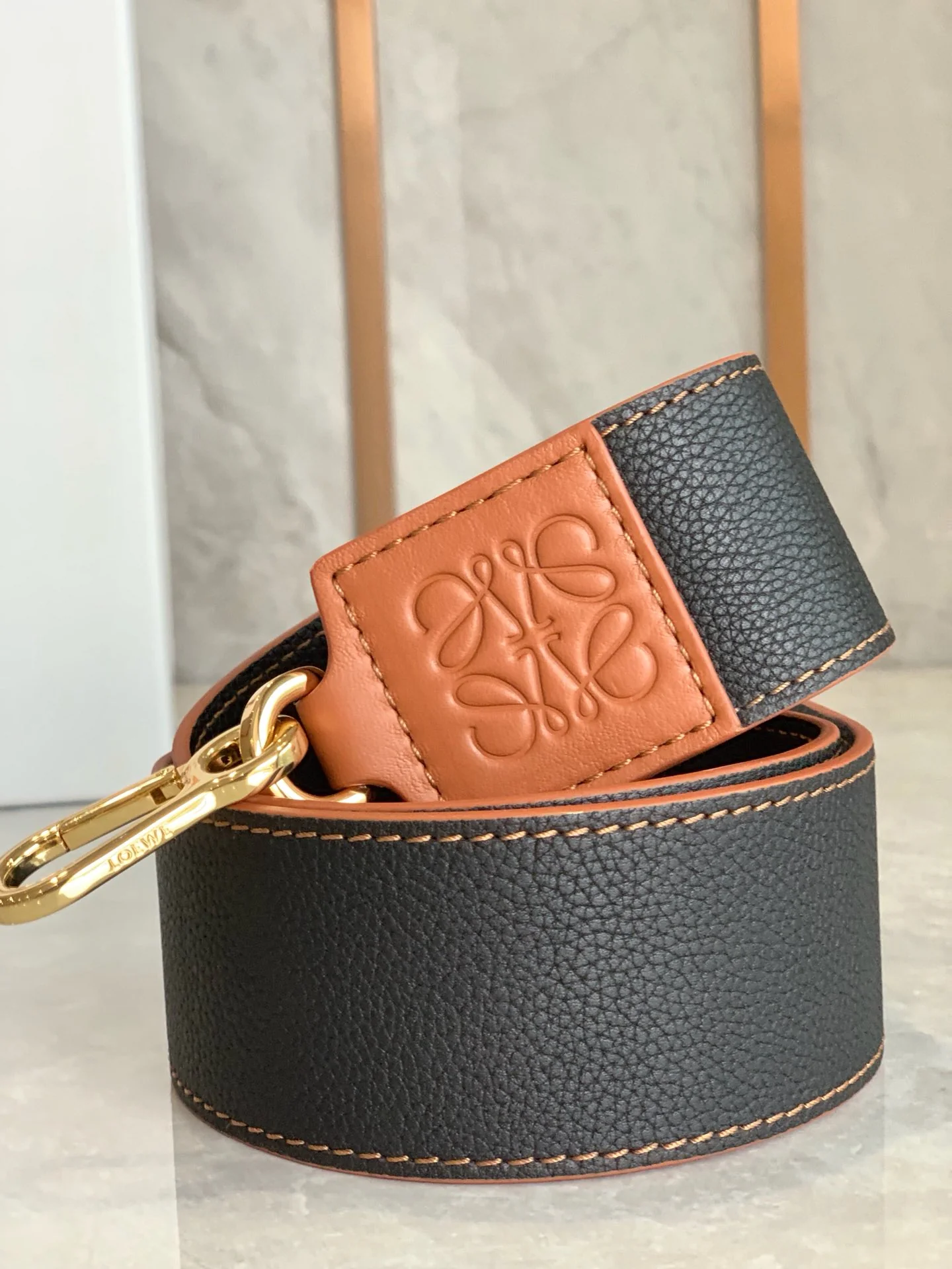 Треугольная сумка Loewe - мягкая зернистая телячья кожа - 1 шт.