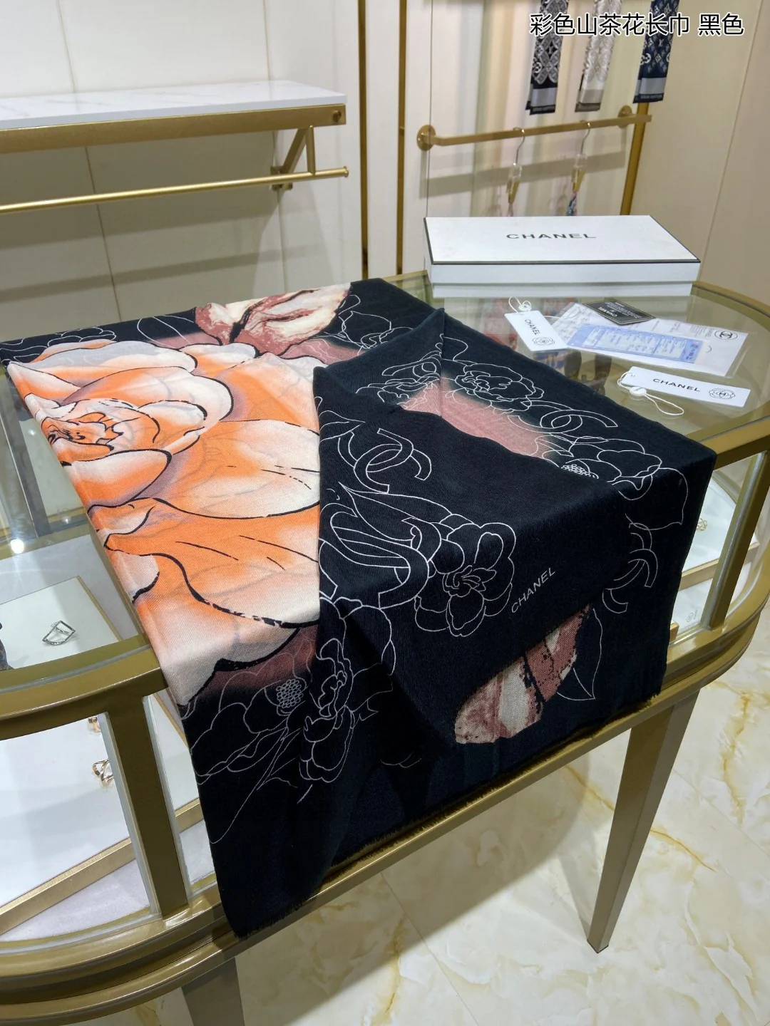 Chanel - Длинный шарф с яркими камелиями - 110-200 см - 100% - Кашемир премиум-класса