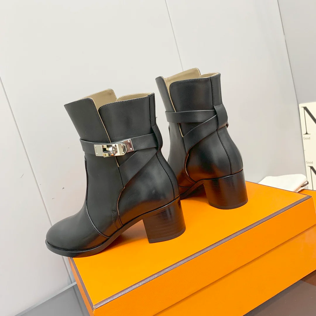 Ботинки на невысоком каблуке из коллекции Hermes Kelly Buckle - черные