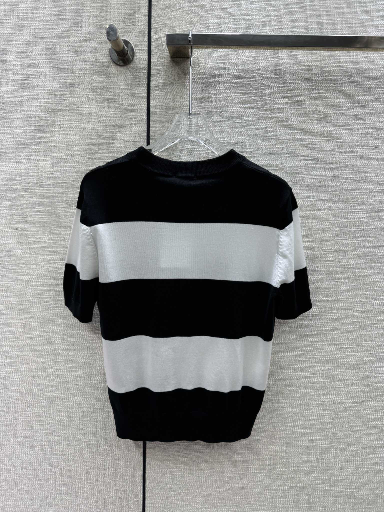 Футболка Celine 2404 с коротким рукавом, в полоску, черно-белая.