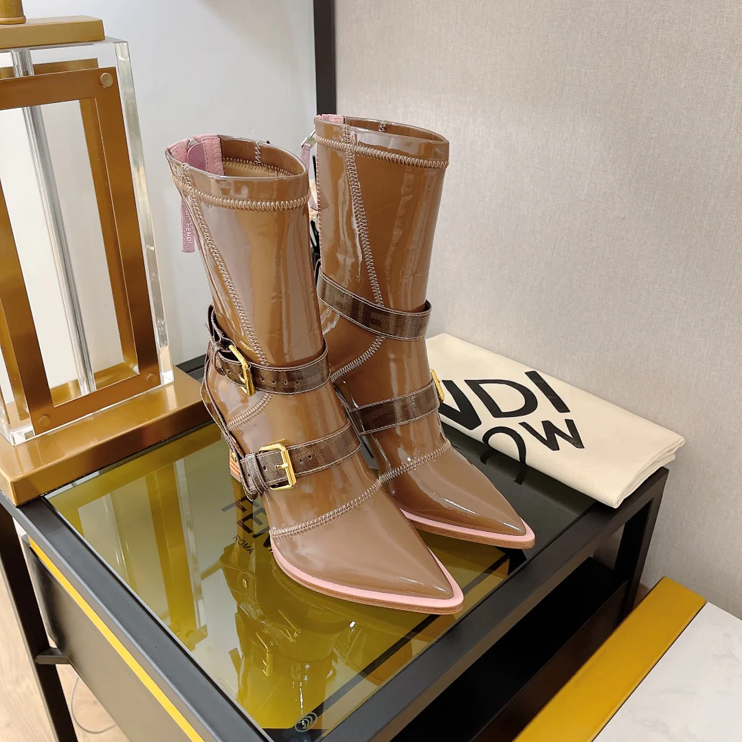 Fendi - Новинка сезона осень/зима 2022 - Сапоги на высоком каблуке