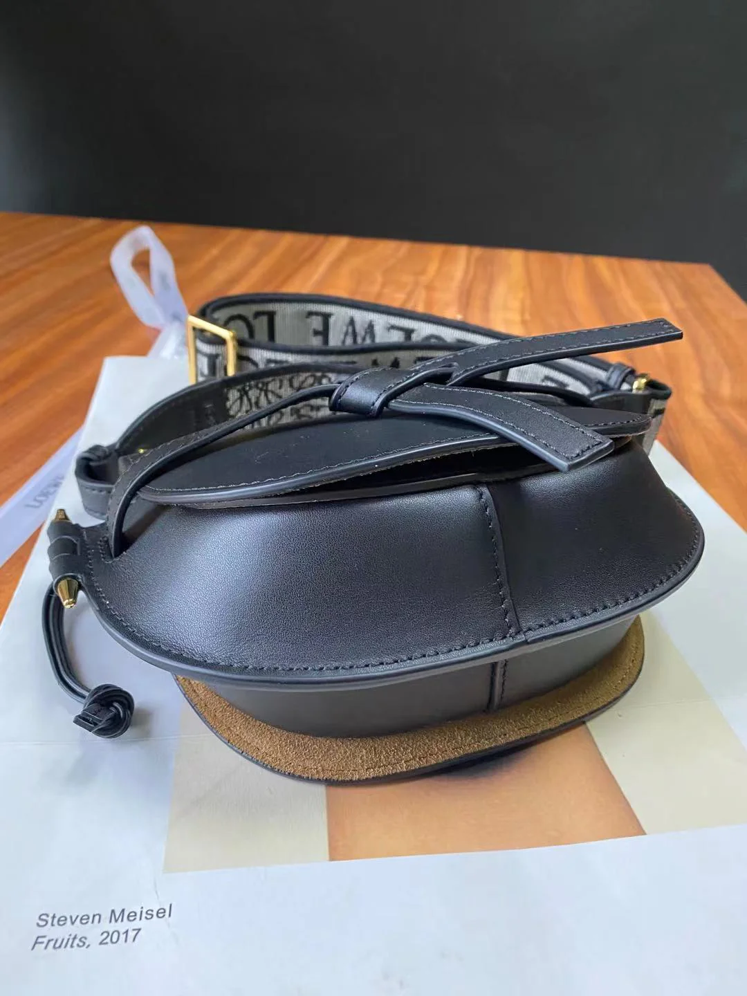 Сумка-седло Loewe-gate Letter с широким плечевым ремнем - мини - 1