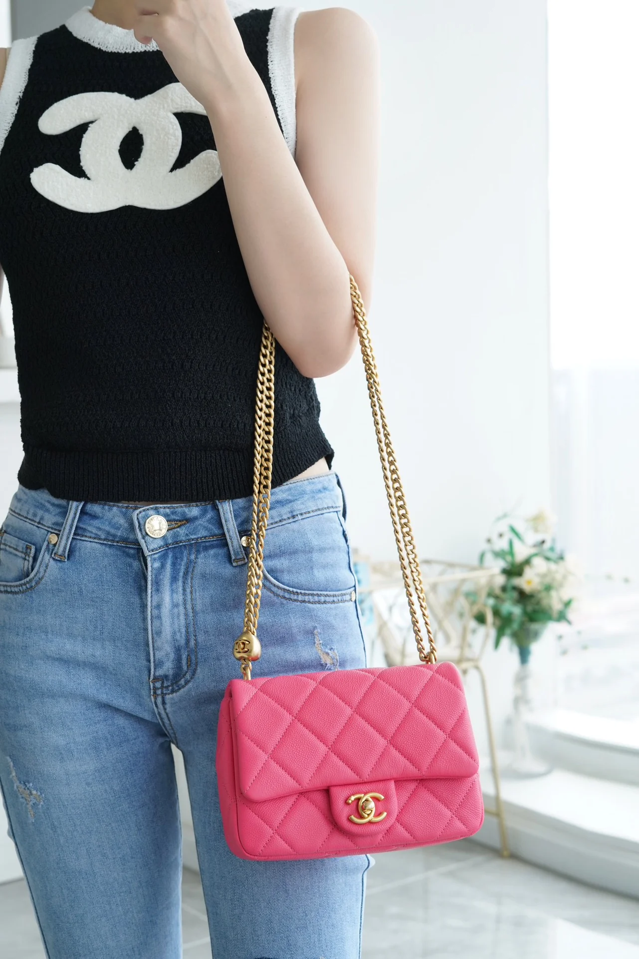 Новинка сезона весна/лето 2023 от Chanel - Сумка на цепочке в форме сердца - Сумка CF - Маленькая - Персиково-розовая