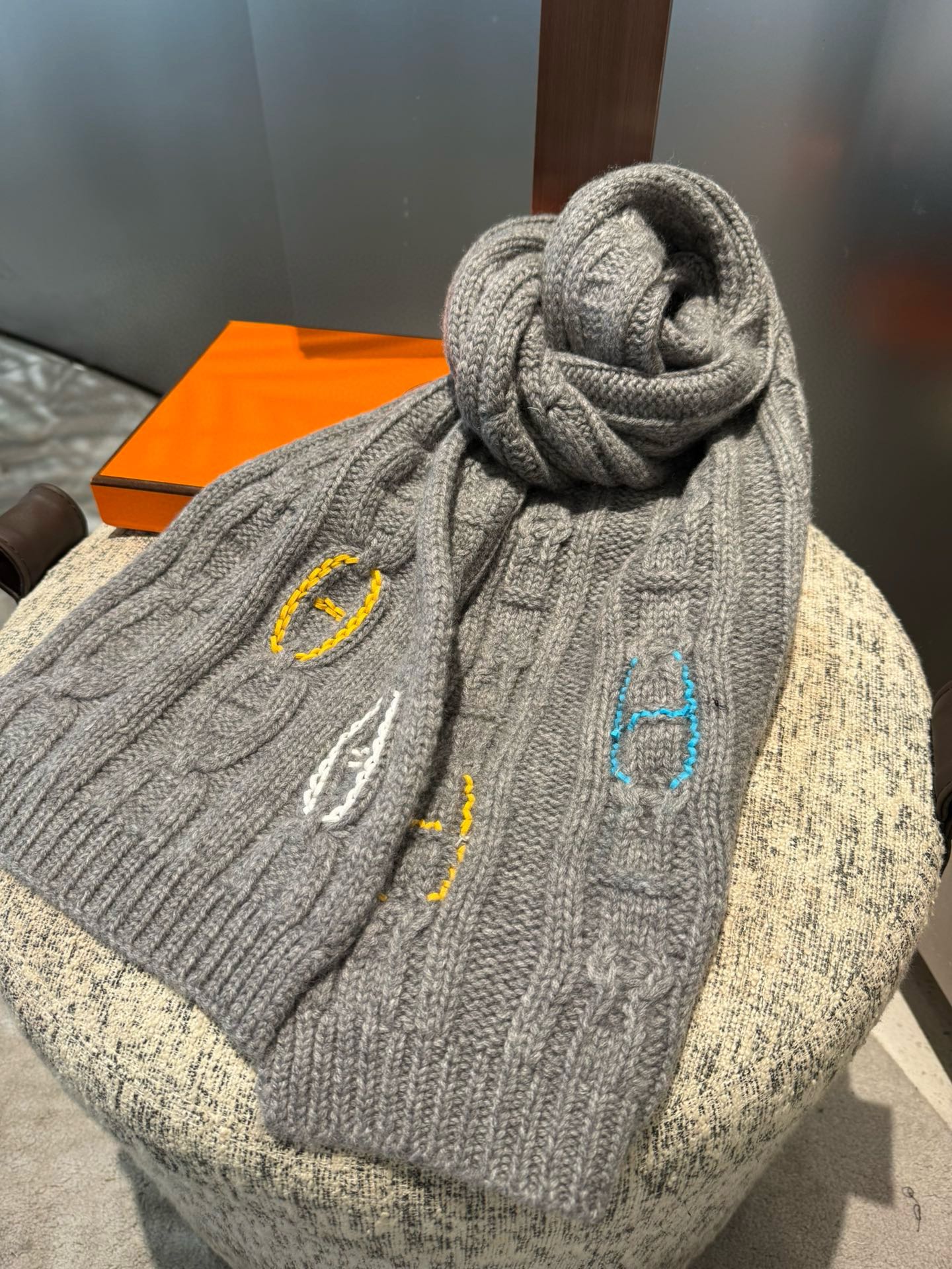 Вязаный шарф с логотипом Hermes 2024