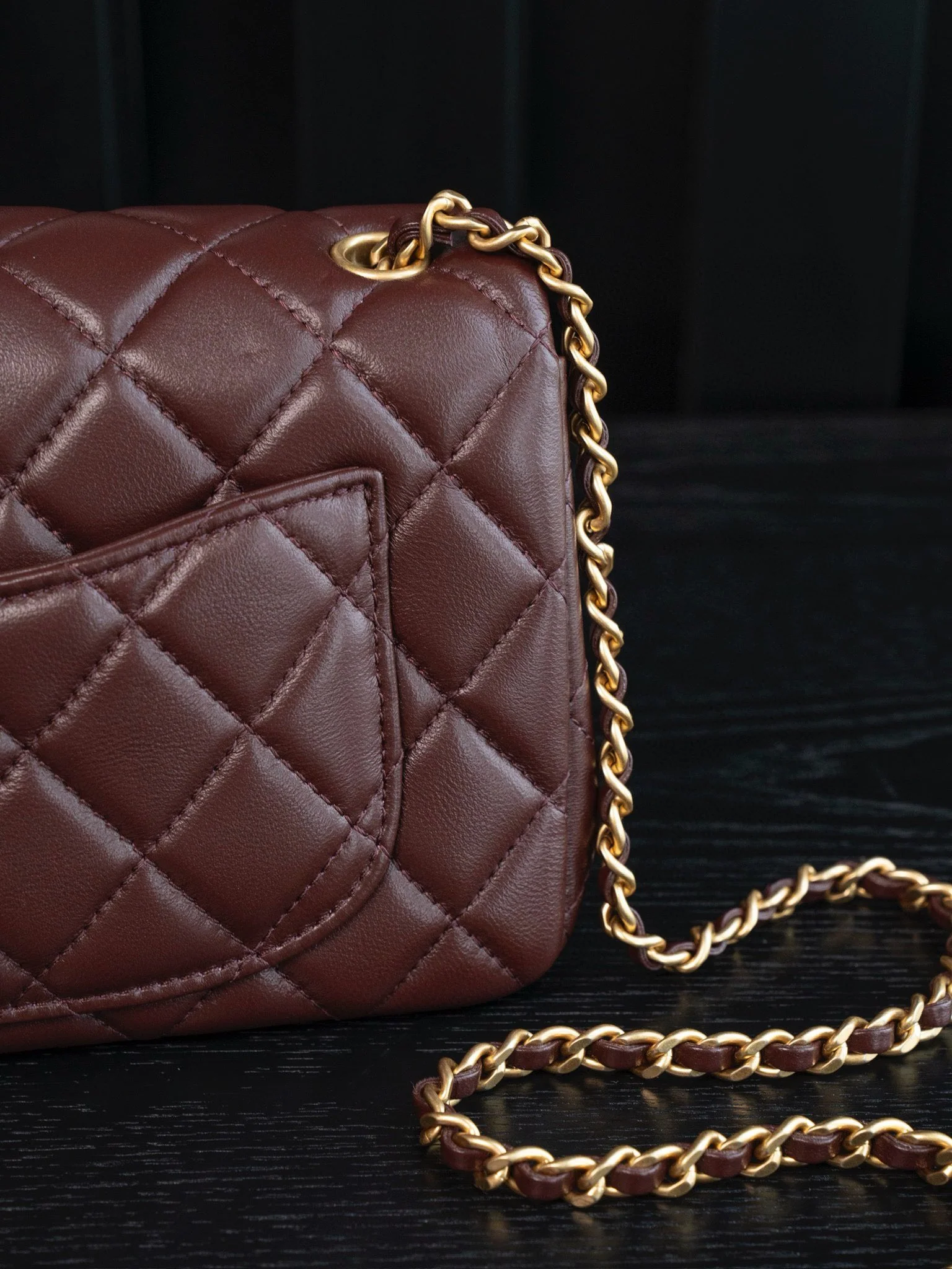 Мини-платье Chanel CF Gold Ball, бордовое.