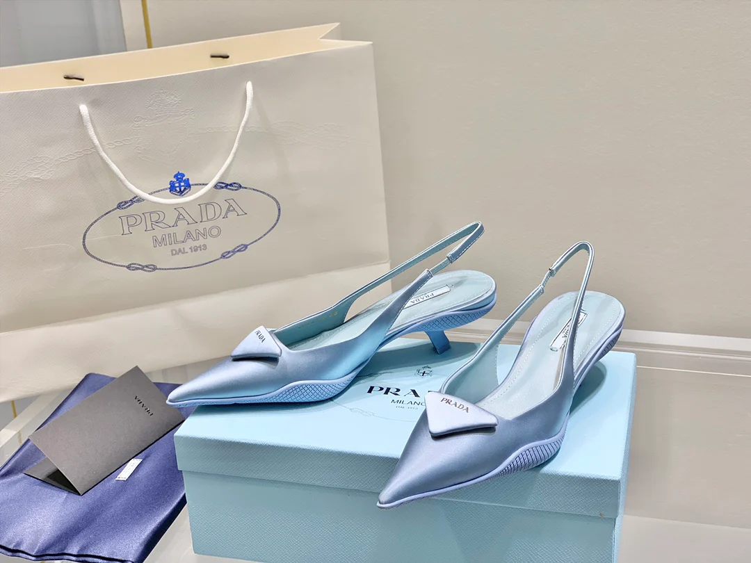 Prada - Туфли на низком каблуке