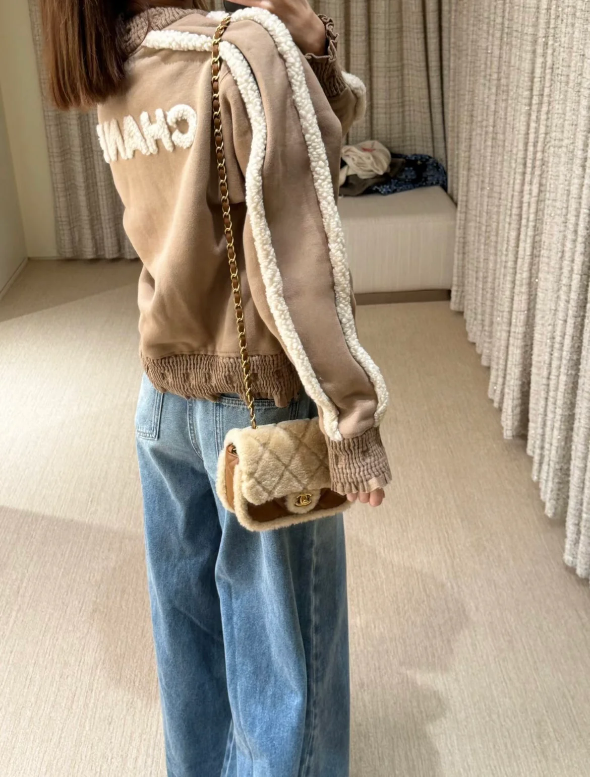 Сумка Chanel с клапаном и цепочкой в ??виде плюшевого мишки из 24-каратного золота (маленькая).