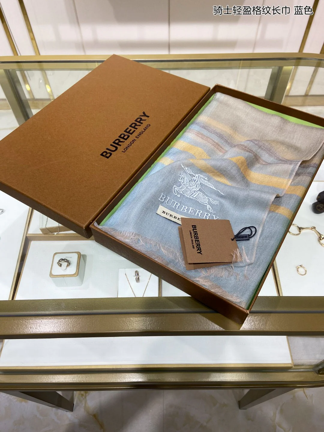 Длинный шарф Burberry Knight Light Check - 90 см x 205 см x 100 см - изготовлен из импортного чистого кашемира.