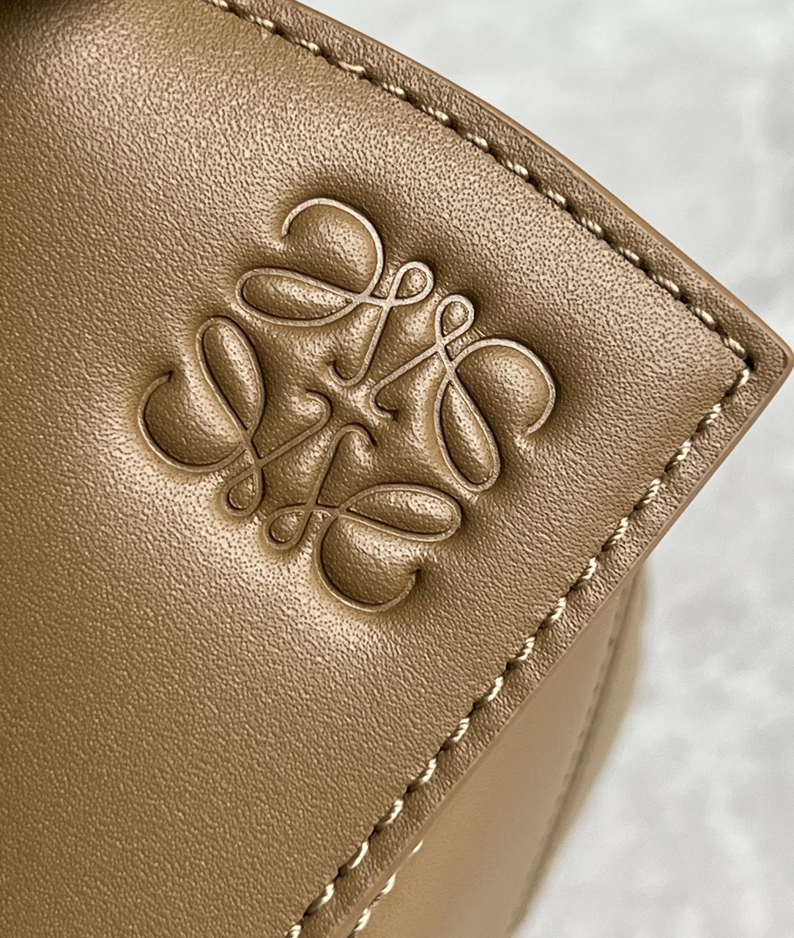 Кожаная сумка через плечо Loewe Puzzle - коричневый дуб