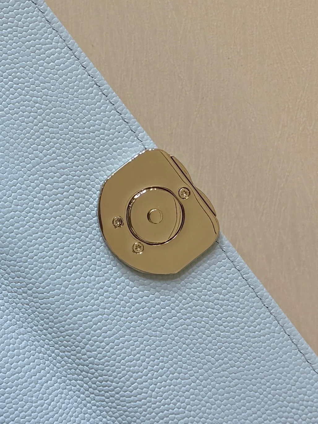 Сумка Chanel 25s Kelly Handle Bag, горизонтальный стиль, нежно-голубой.