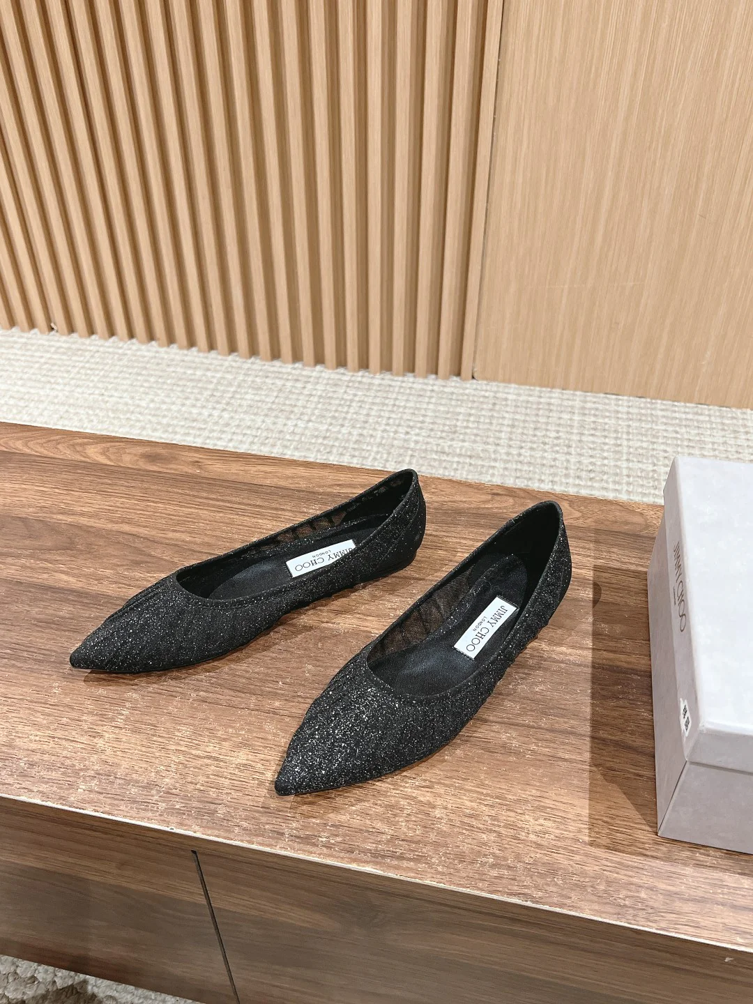 Балетки Jimmy Mesh с острым носком - черные