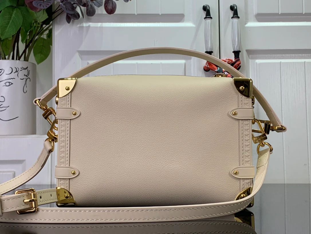 m25160-LV-side-trunk-medium chain bag-off-white