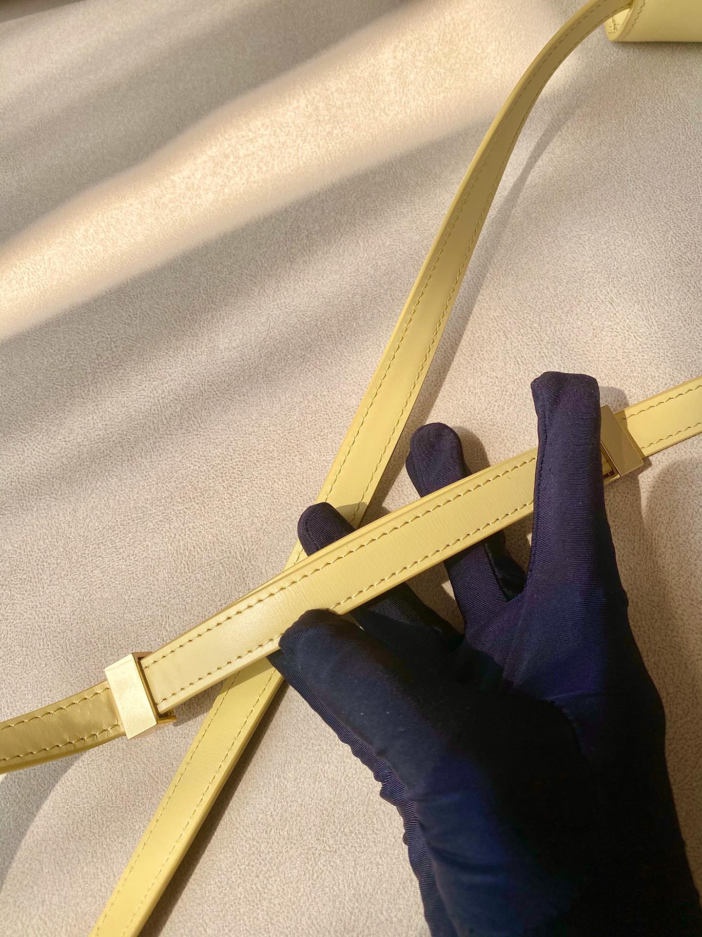 Сумка Celine Box-Tteen из полированной телячьей кожи — желтая.