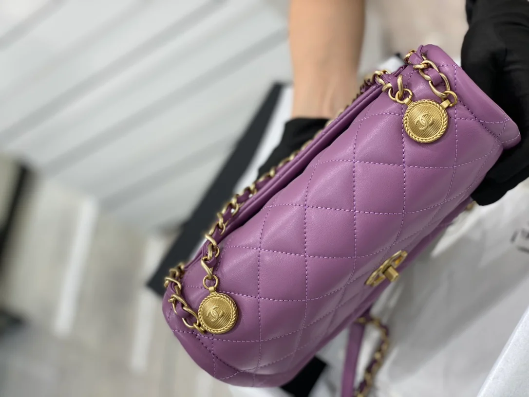 Классическая коллекция Chanel CF - Новинка сезона осень/зима 2020 - Кожа ягненка с золотой пряжкой - Фиолетовый