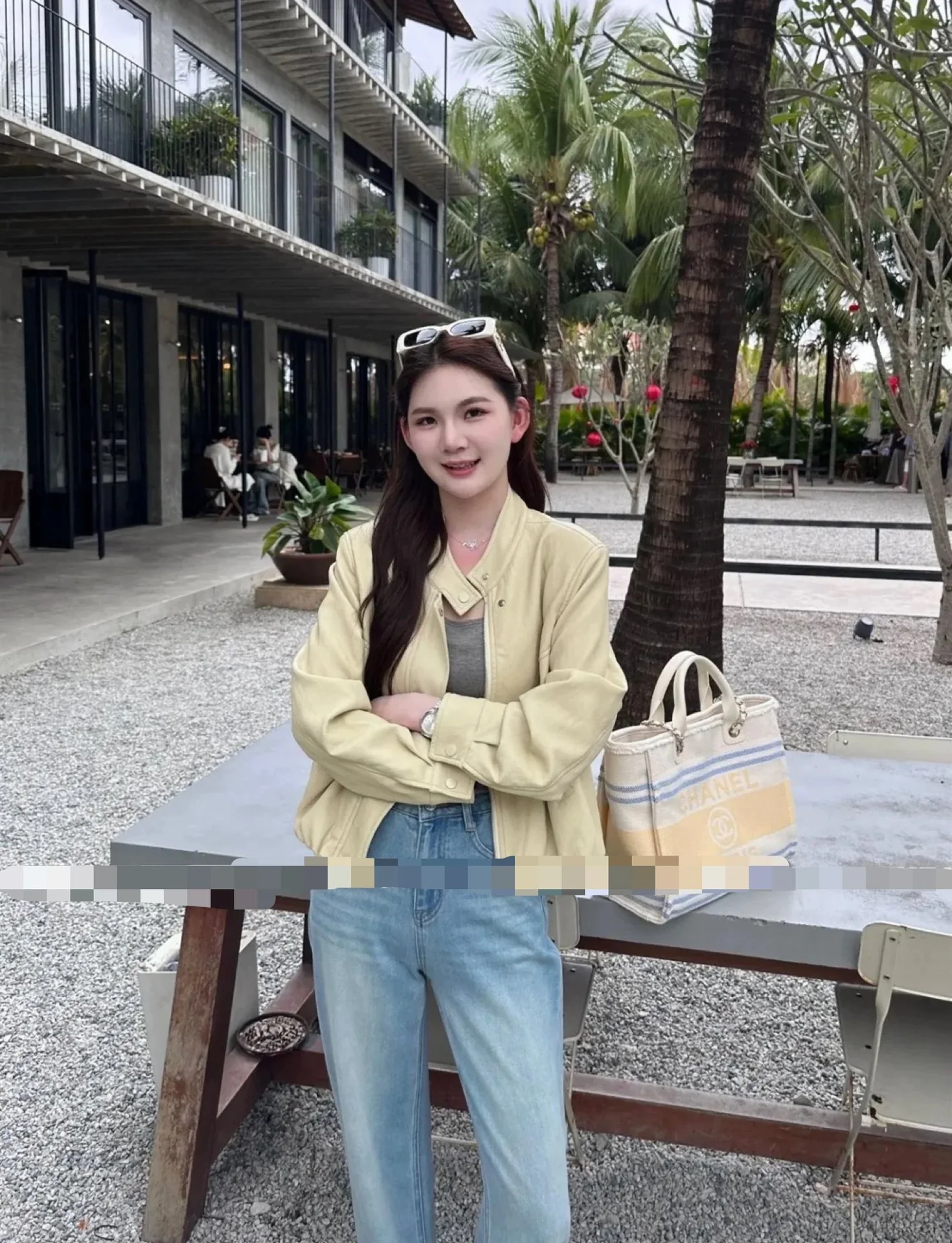 Пляжная сумка Chanel 25c, косметичка, ярко-желтая.