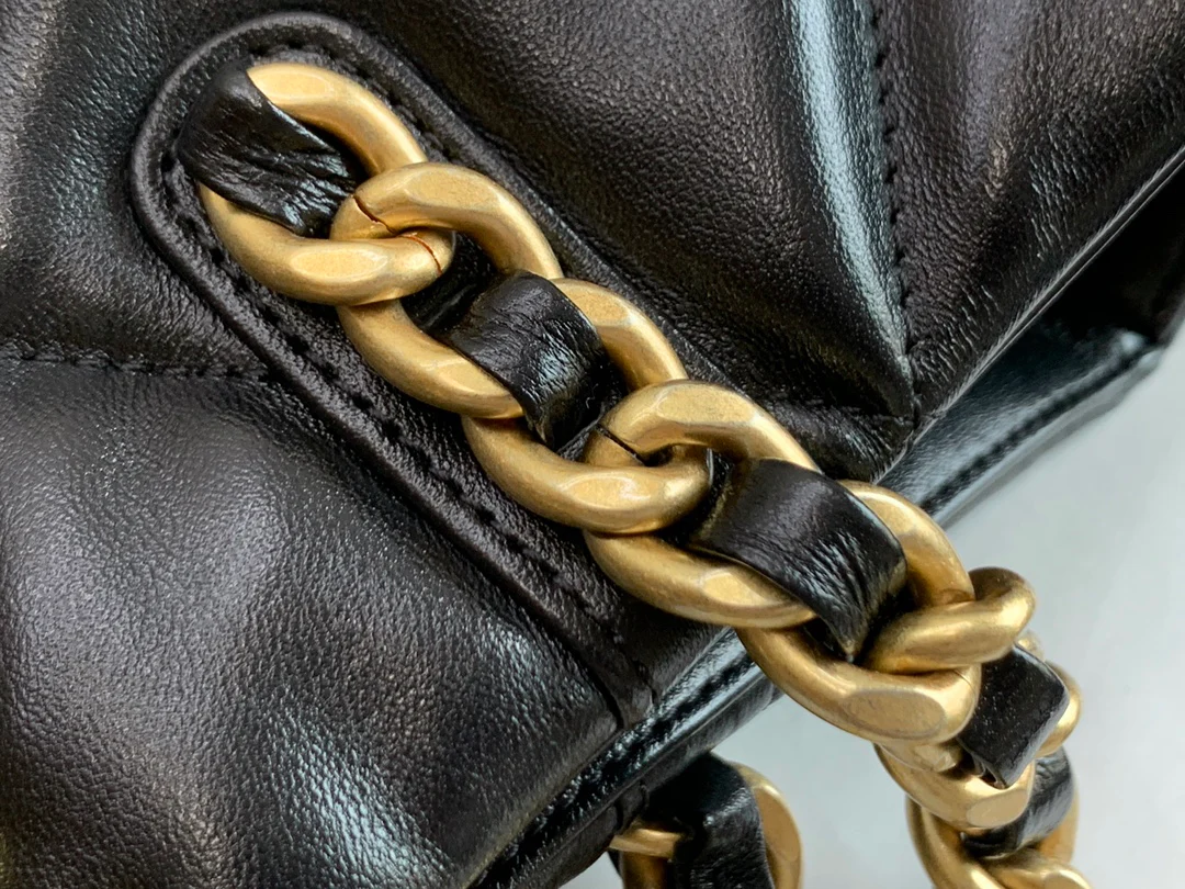 Новая сумка-шоппер Chanel 2022 года из овечьей кожи.