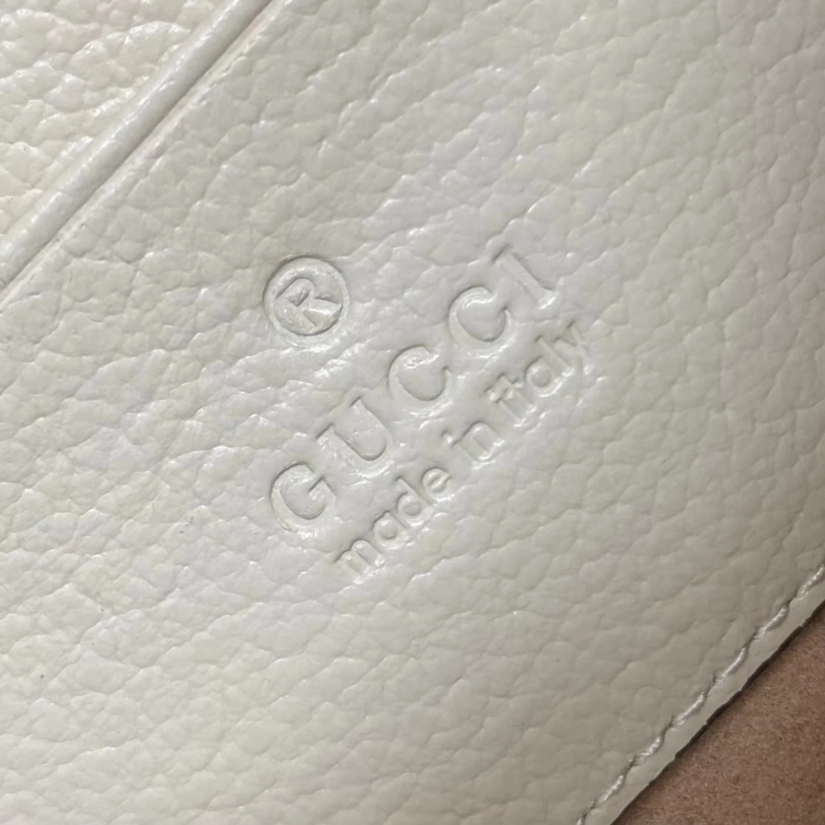 Сумка Gucci на цепочке через плечо - белая