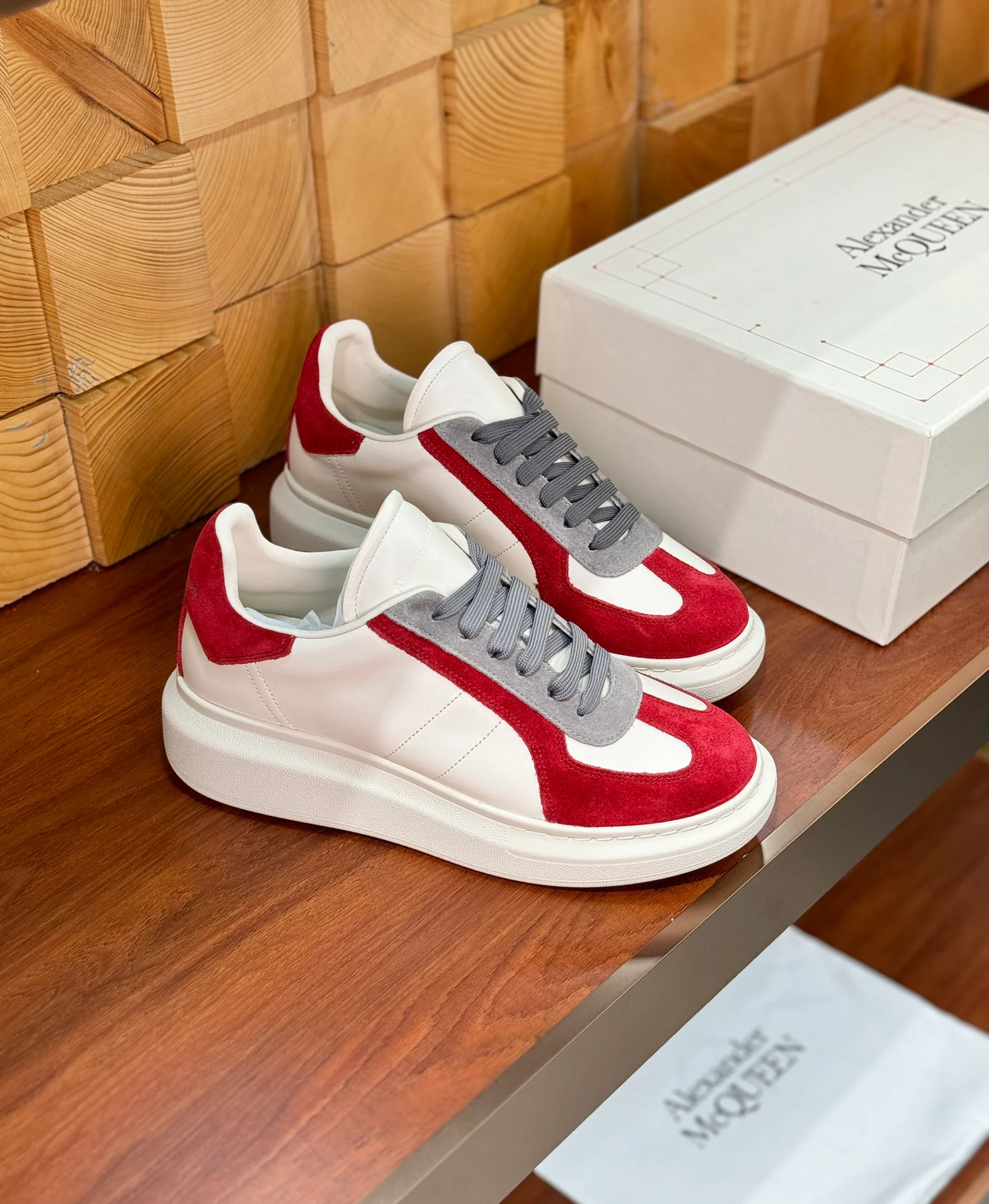 Повседневные туфли McQueen 2024 - красные