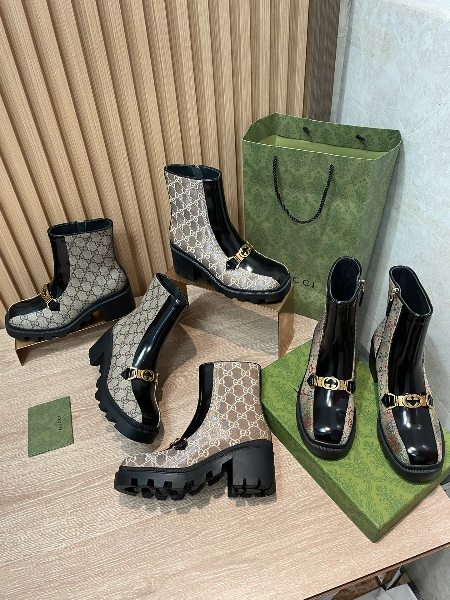 Туфли/ботильоны на платформе с монограммой Gucci - изображение из коллекции