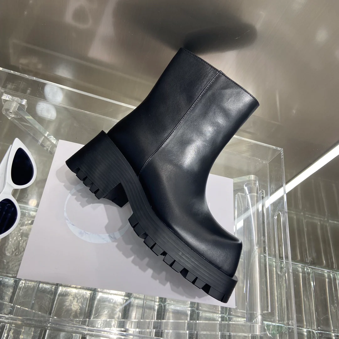 Ботильоны Balenciaga Trooper с квадратным носком, коллекция осень/зима 2023.