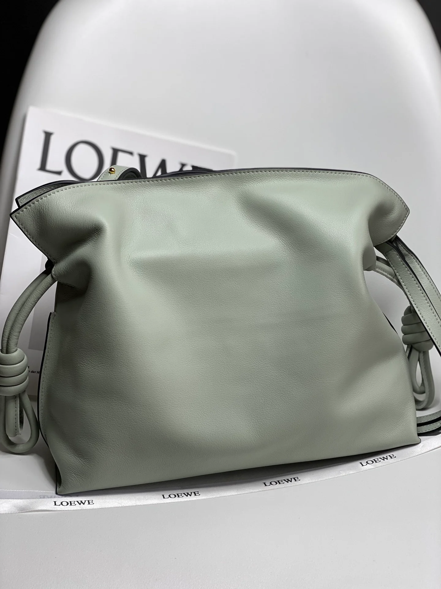 Loewe 2020 Обновленная кожа Flamenco, цвет ?камень-серый?