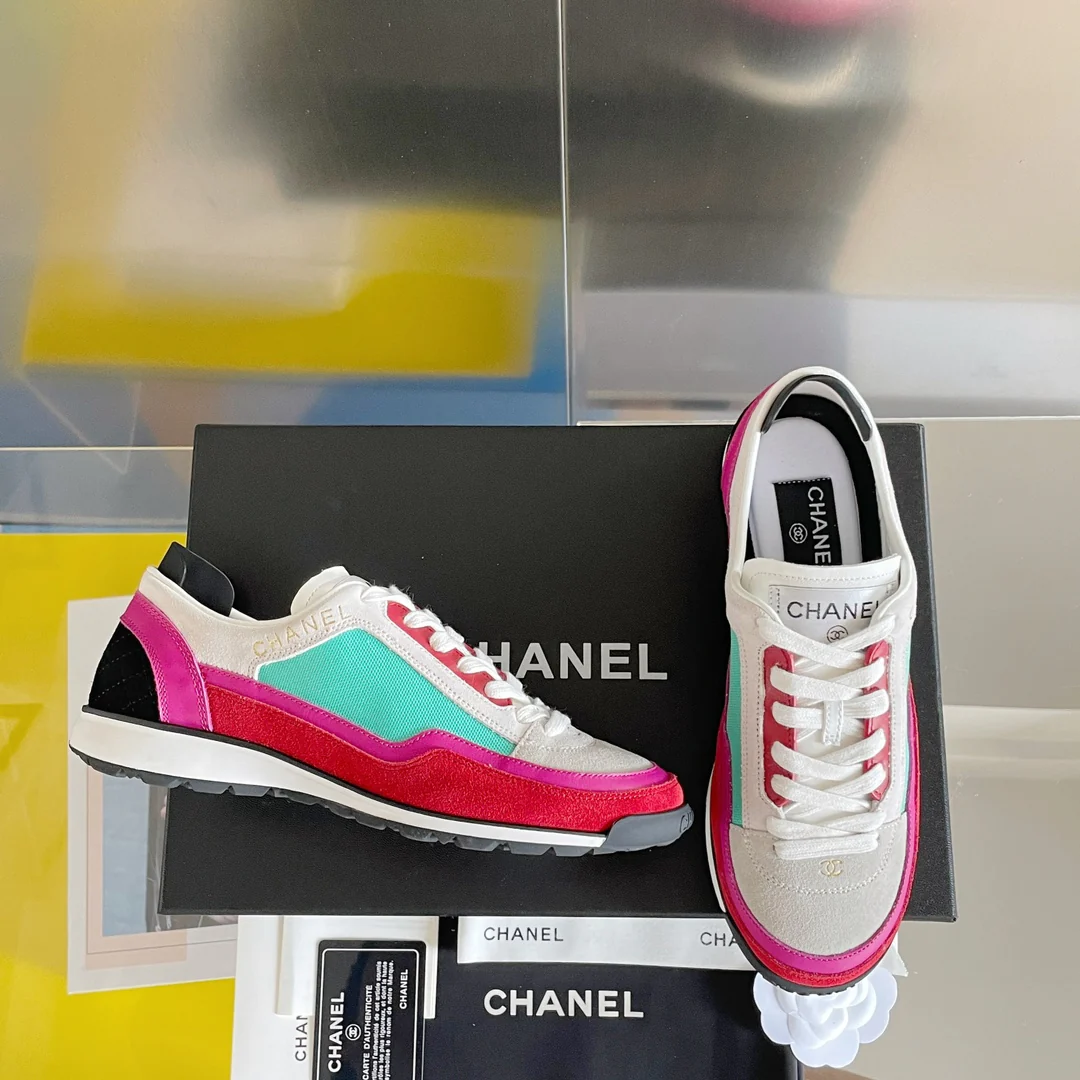 Новинка 2023 года от Chanel - Повседневные кроссовки с цветовыми блоками - Светло-голубой