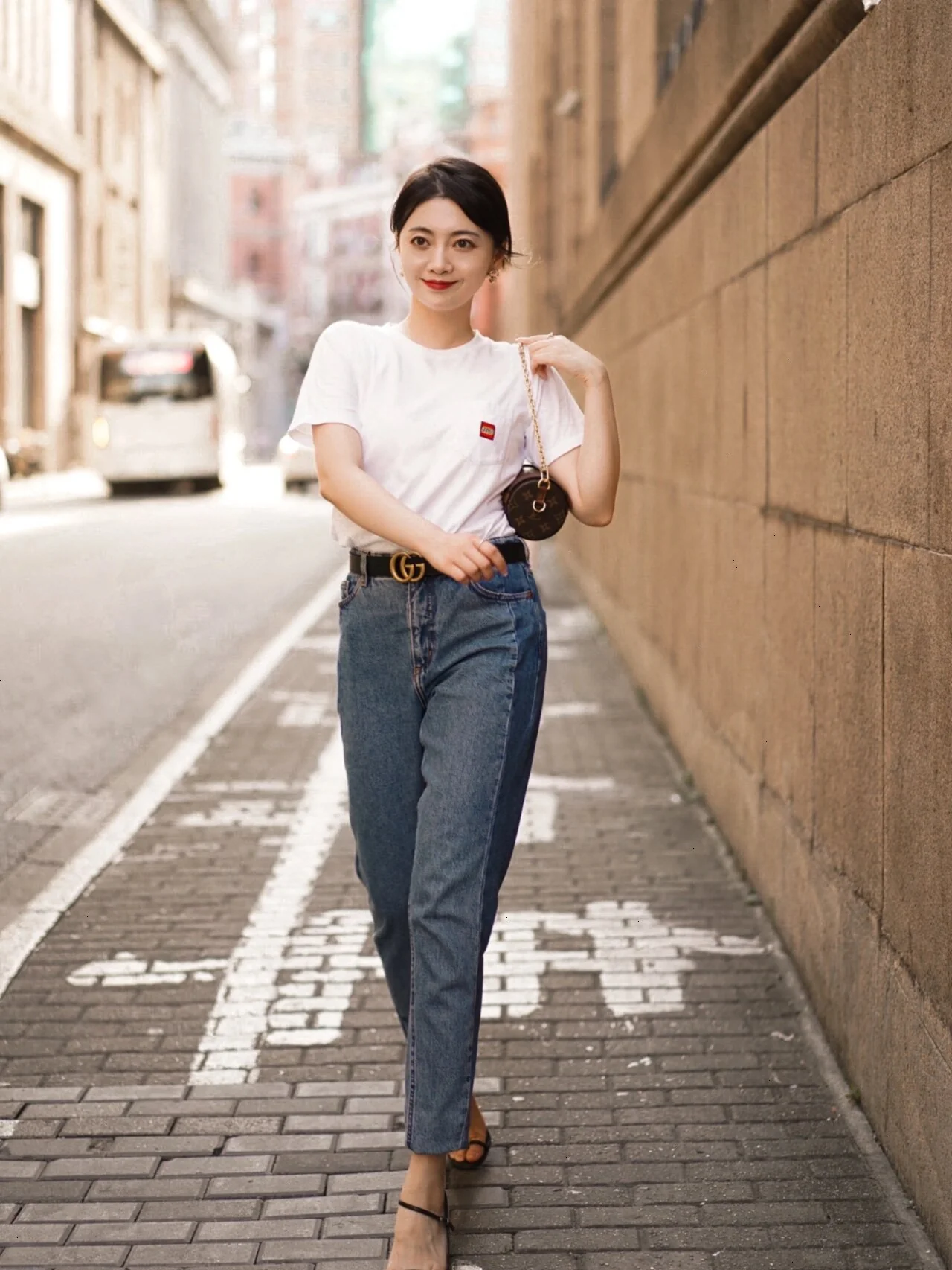 m57835-LV-papillon-trunk-round shoulder bag