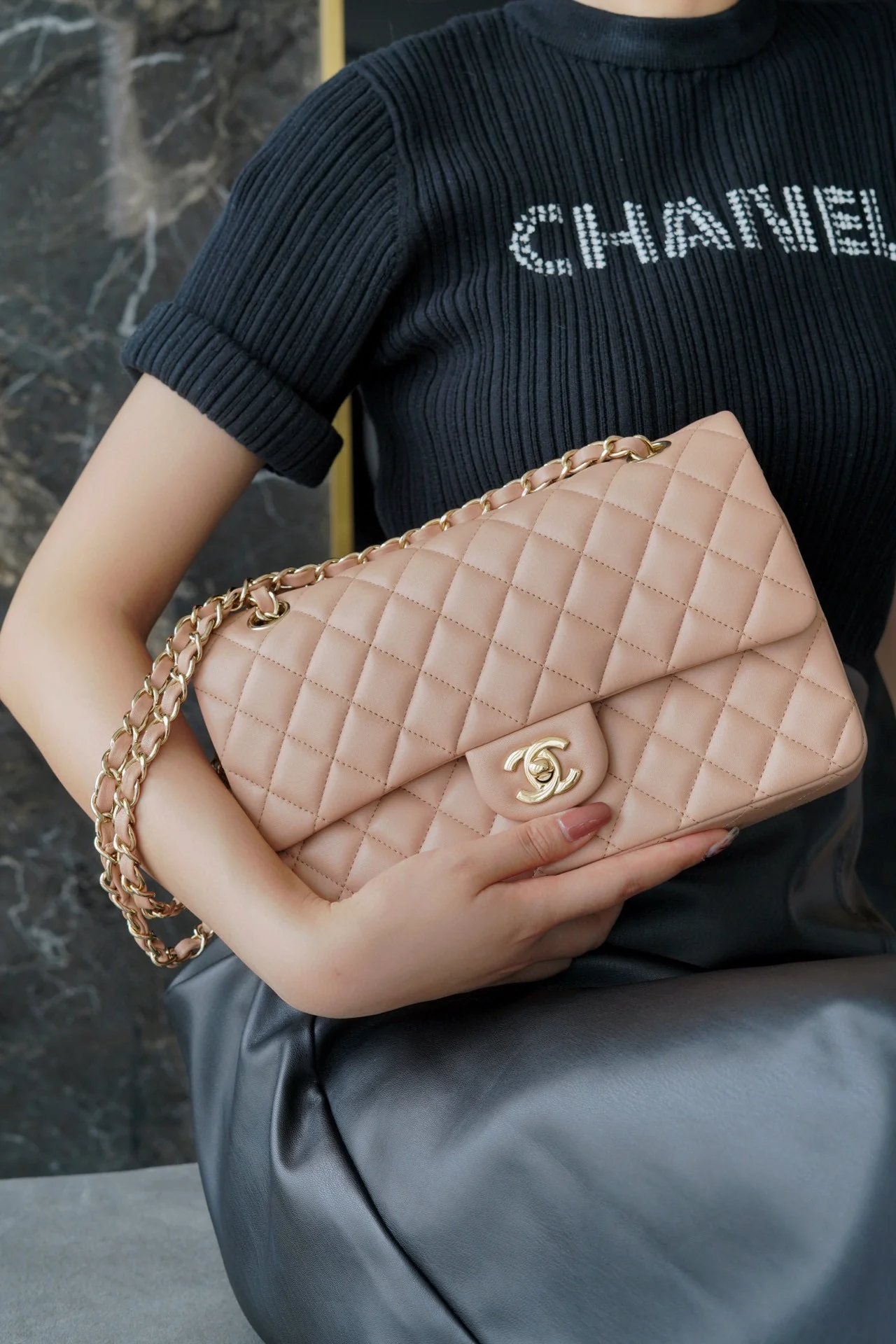 Часы Chanel CF Medium 25cm Milk Tea Apricot Lambskin with Light Gold Buckle CF25