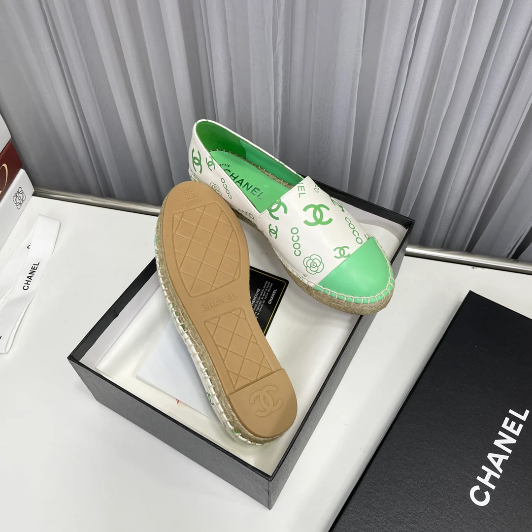 Новинка весны 2023 года от Chanel - Рыбацкие туфли из овечьей кожи - Зеленые