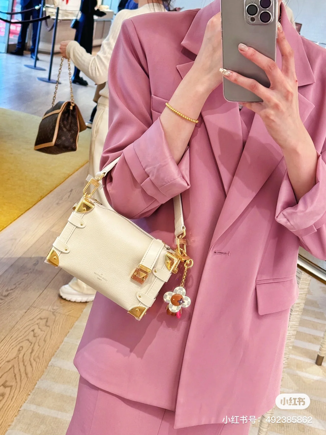 m83080-LV-side-trunk-pm chain bag-white