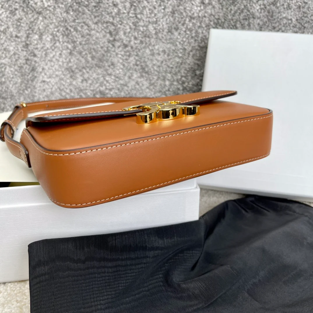 Сумка через плечо Celine Triomphe из коровьей кожи - коричневая