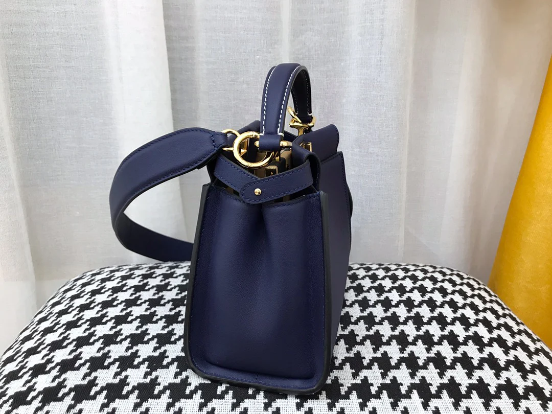 Миниатюрная кожаная сумка Fendi Peekaboo синего цвета - 1 шт.