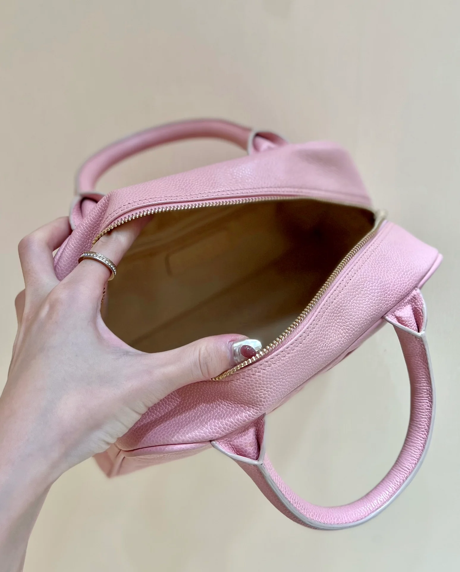 Винтажная сумка-боулинг Chanel из икры, розовая.